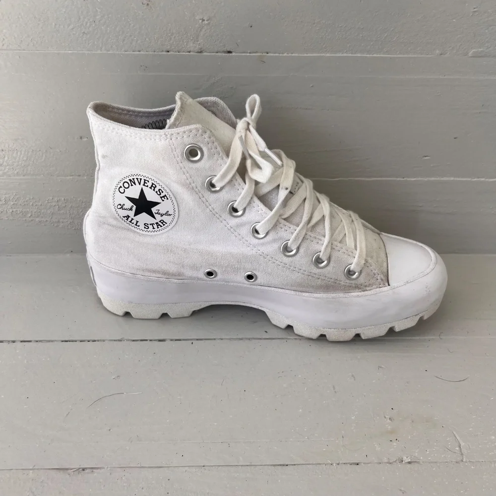 Converse Chuck Taylor All Star Shoes Women's 7.5 White Lugged High Top 565902C